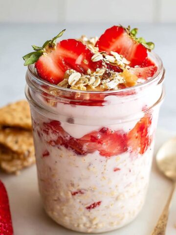 strawberry cheesecake overnight oats recipe