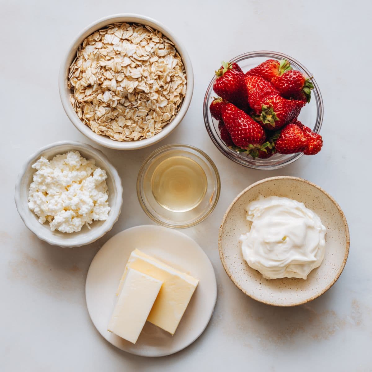 strawberry cheesecake overnight oats recipe main ingredients
