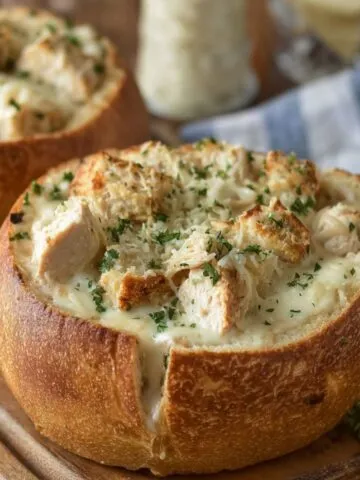 chicken alfredo garlic bread bowls