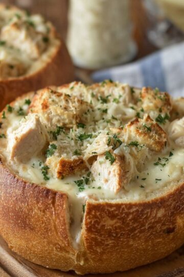 chicken alfredo garlic bread bowls