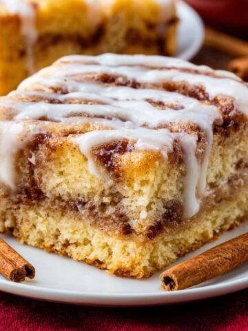 cinnamon roll cake