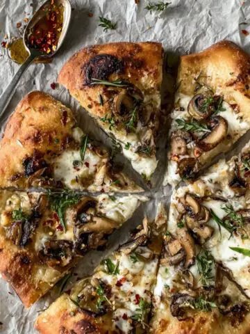 white mushroom pizza