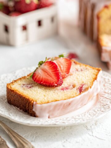 strawberry pound cake