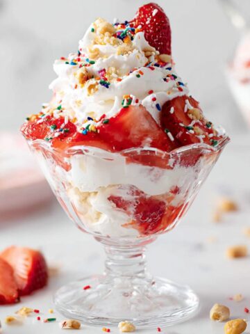 strawberry sundae